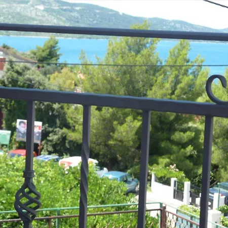 Apartman Nena With Sea View - Max 4 Persons Seget Vranjica